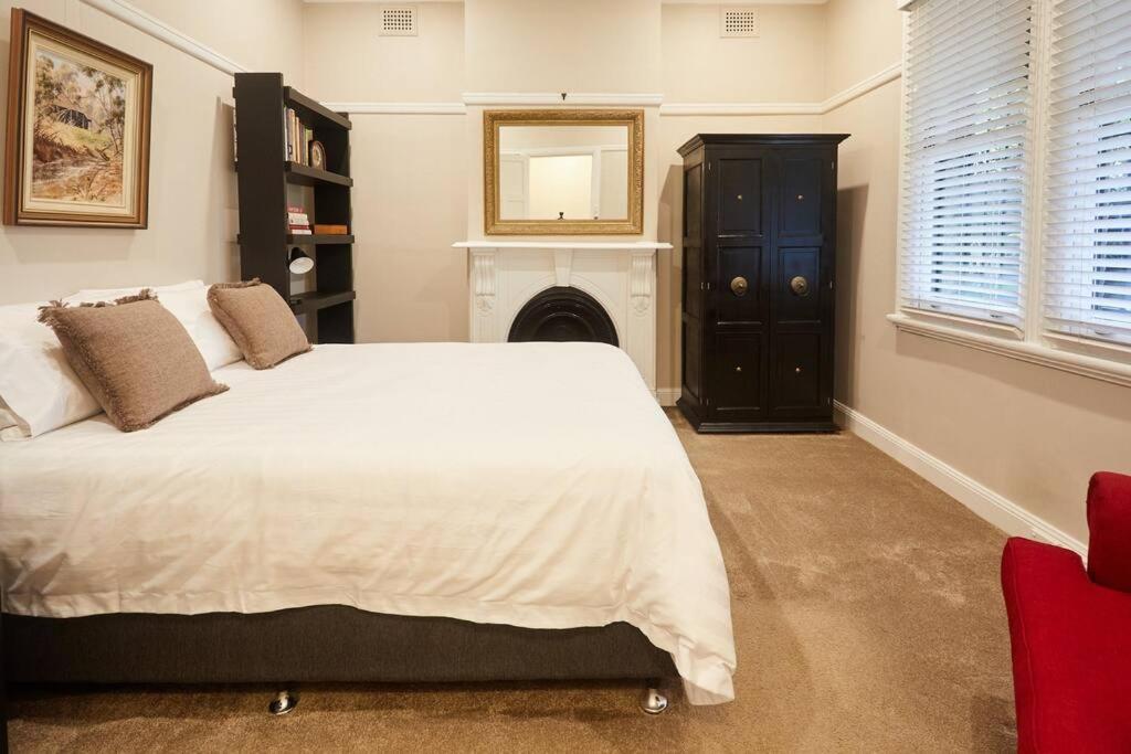 Er125 - Crows Nest Comfort Spacious 3 Bedroom Apartment
